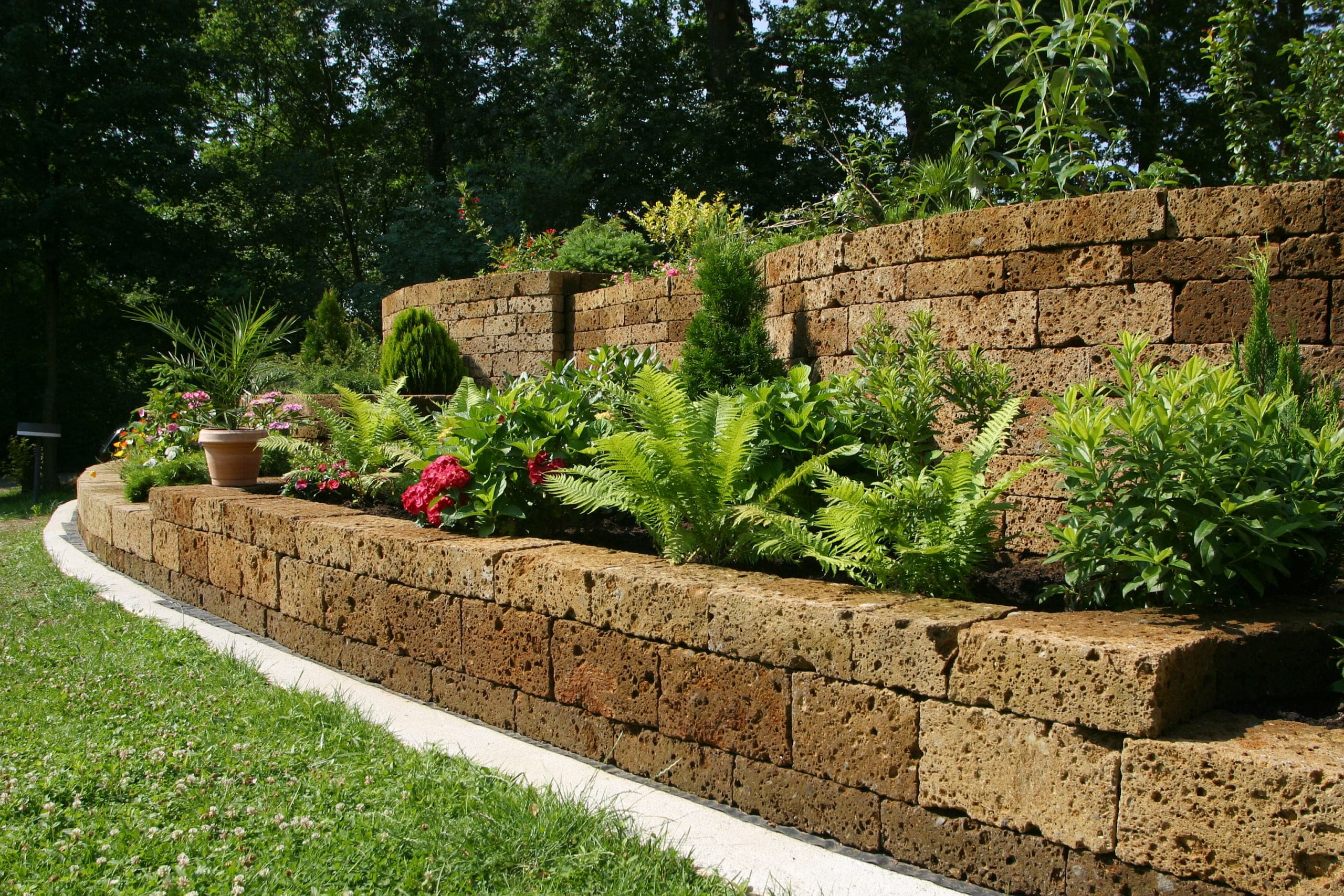 Decision Making Tips for DIY vs. professional retaining wall installation